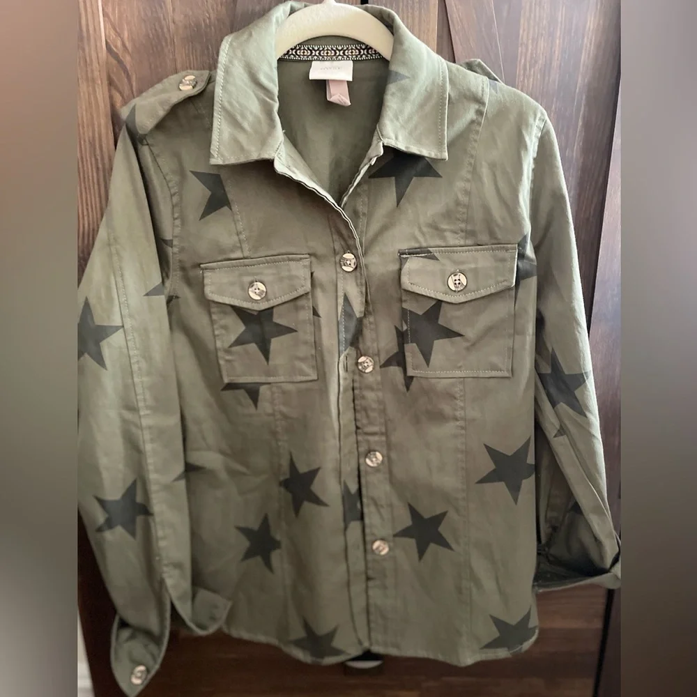 NWOT Knox Rose Army Green Star Button-Up Shirt - Picture 4 of 10